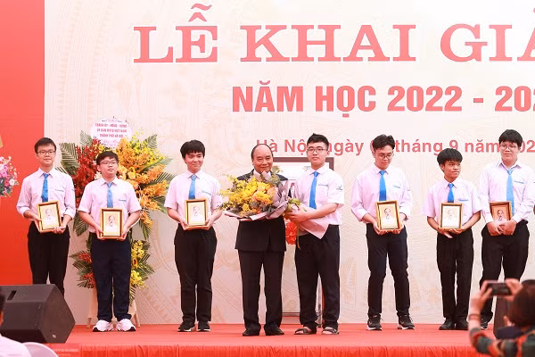 Chu tich nuoc: Doi moi mo hinh truong chuyen, boi duong nhan tai cho dat nuoc-Hinh-5