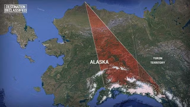 Tam giác Alaska bao phủ một khu vực rộng lớn của tiểu bang Alaska (Mỹ), kéo từ khu vực Đông Nam gần Juneau và Yakutat đến khu vực phía Bắc của dãy núi Barrow và thành phố Anchorage, Mỹ. Theo thống kê, đã có khoảng 16.000 nạn nhân bị mất tích nơi đây. Ước tính, cứ 1.000 người tại Alaska lại có 4 người mất tích. Tam giác Alaska. Ảnh: AP.
