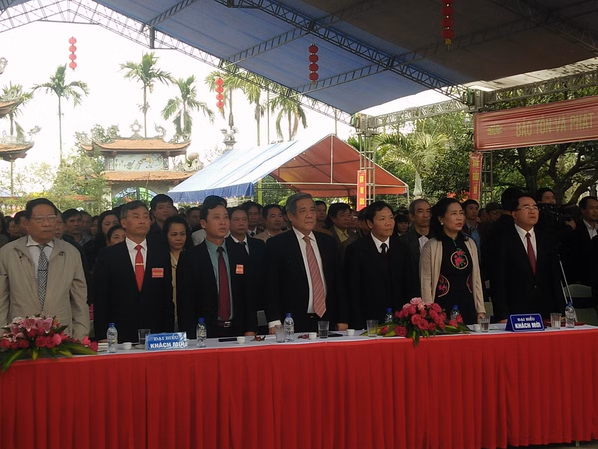 Đến dự buổi lễ hôm nay có bà Đặng thị Bích Liên, Thứ trưởng Bộ VHTT&amp;DL, ông Nông Quốc Thành, Phó cục trưởng cục di sản văn hoá và cùng đại diện lãnh đạo TP Hải Phòng, huyện Kiến Thuỵ..
