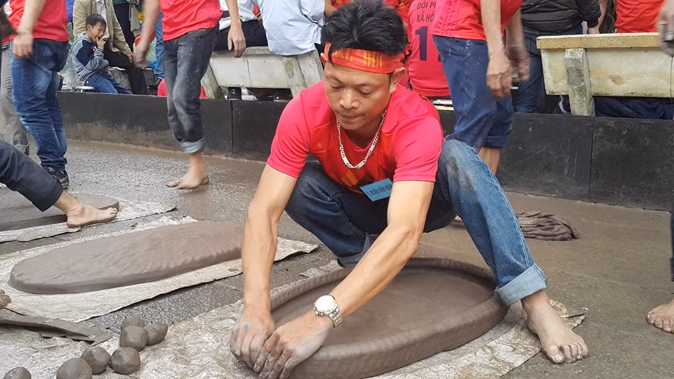 Pháo đất không chỉ là một trò chơi, mà chứa đựng trong đó những nét văn hóa dân gian đặc sắc, hình thành trong quá trình người Việt chống chọi với thiên tai, địch họa…Mọi người đều tin rằng: Tiếng pháo càng to, sẽ có thêm một mùa mưa nắng thuận hòa, cây cối tốt tươi…