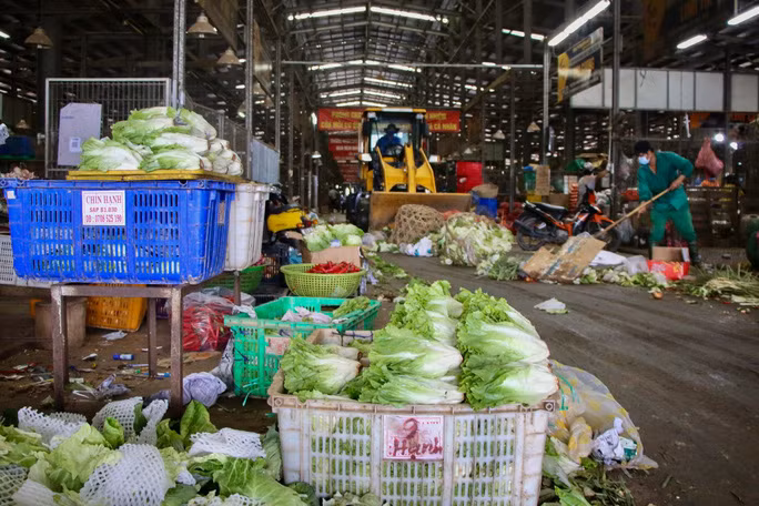 Các khu nhà lồng tại đây sau khi dọn dẹp cũng được phun khử khuẩn một cách kỹ càng.