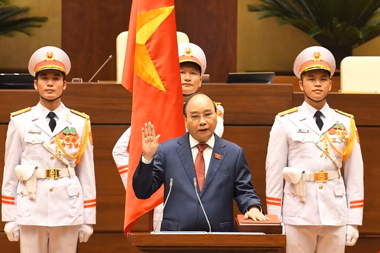 Ba tháng sau, Quốc hội khóa XIV tiếp tục quy trình kiện toàn nhân sự, bầu ông Nguyễn Xuân Phúc làm Thủ tướng nhiệm kỳ 2016-2021.