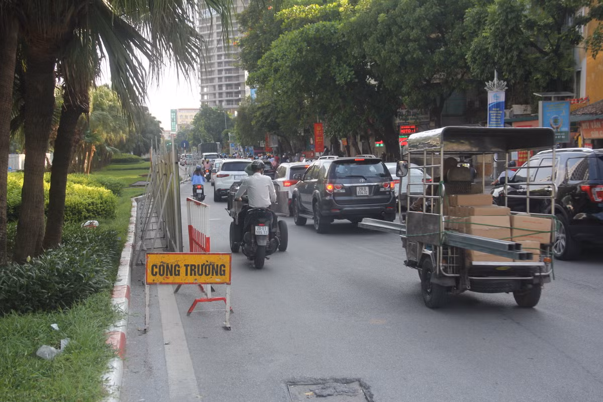 Can canh duong Lieu Giai truoc thoi diem mo rong 12m-Hinh-4