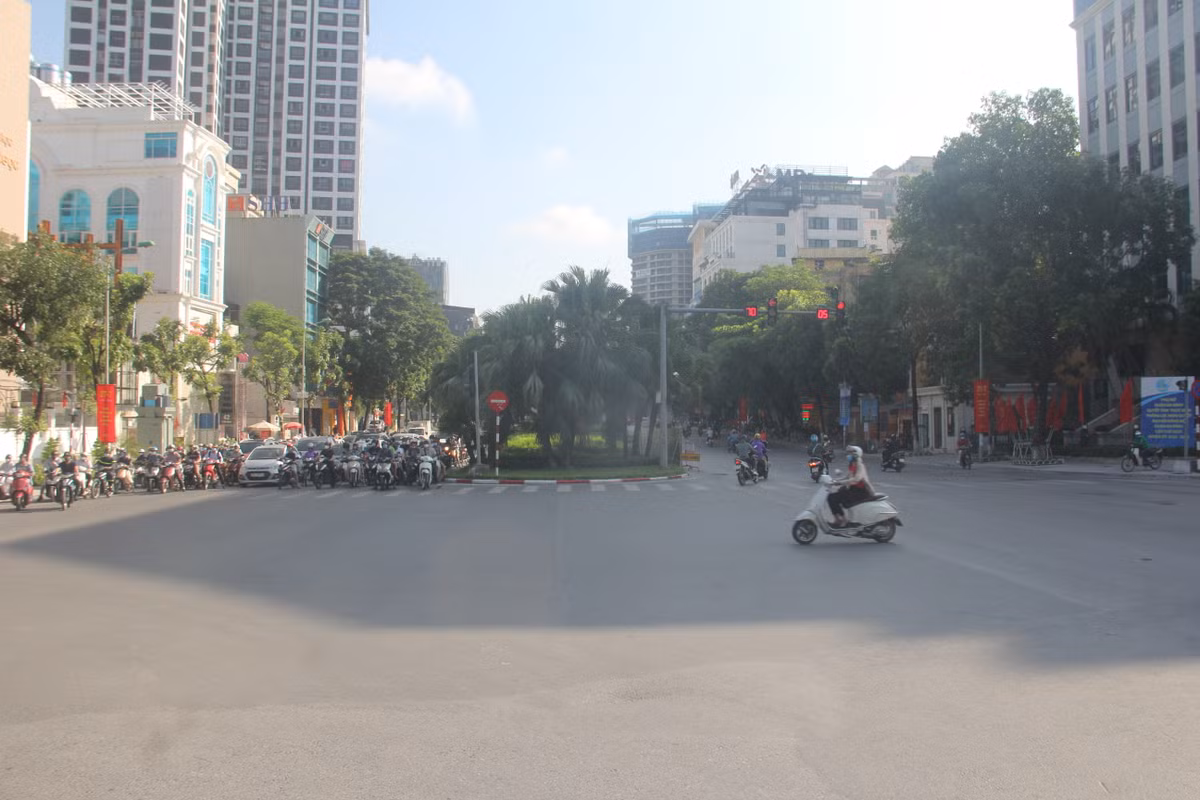 Can canh duong Lieu Giai truoc thoi diem mo rong 12m