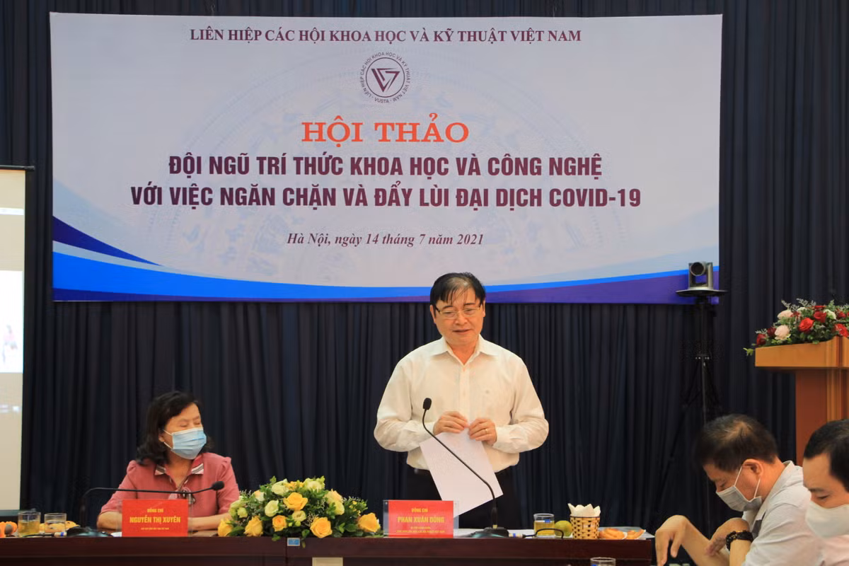 Doi ngu tri thuc Khoa hoc Cong nghe chung tay day lui COVID-19