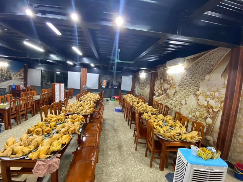 Sự thật “bữa tiệc cưới” 1200 đĩa thịt gà luộc ở Hải Dương? - Hình 3 Su that “bua tiec cuoi” 1200 dia thit ga luoc o Hai Duong?-Hinh-3