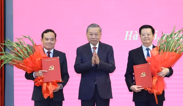 Ong Mai Van Chinh lam Truong Ban Dan van Trung uong