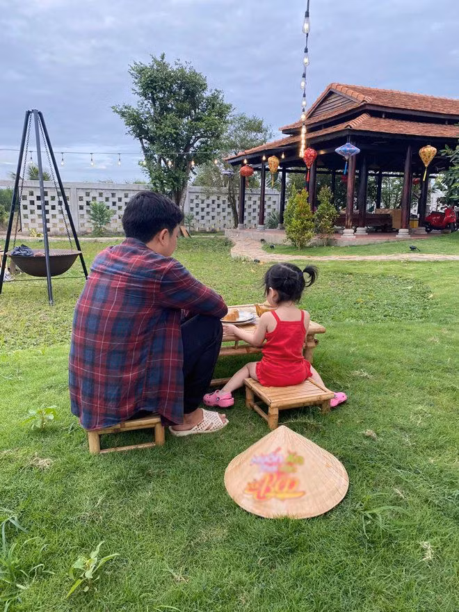 Biet thu nha vuon nhu khu nghi duong Truong Giang tang con gai