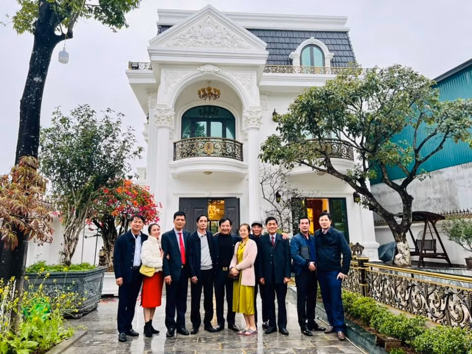 Choáng ngợp biệt thự mới hoành tráng của nghệ sĩ Quang Tèo Choang ngop biet thu moi hoanh trang cua nghe si Quang Teo