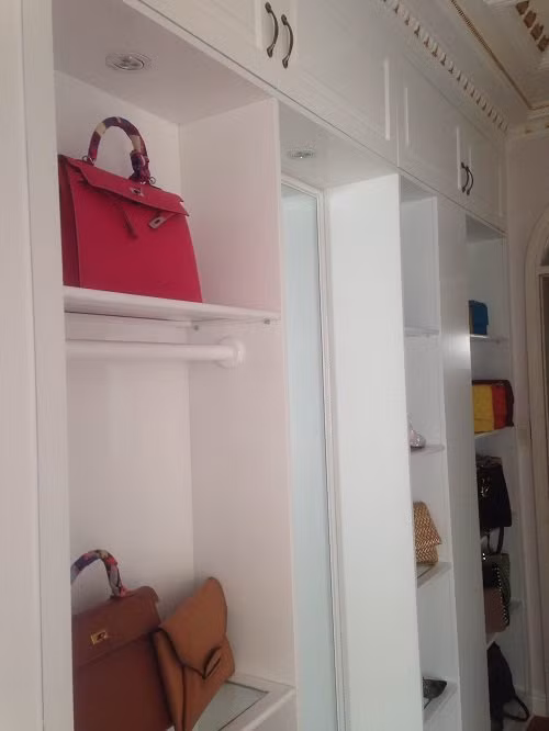 Tủ đồ của Minh Hằng. Ảnh: Facebook