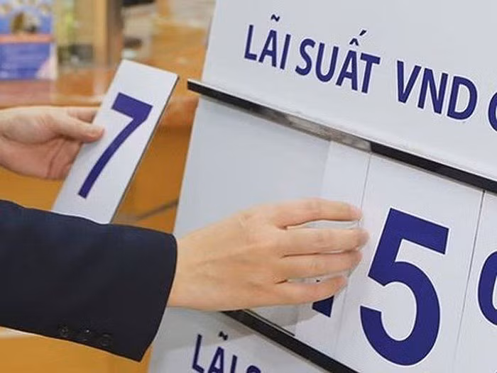 Lai suat tiet kiem tang manh, gui tien ngan hang nao “loi” nhat?