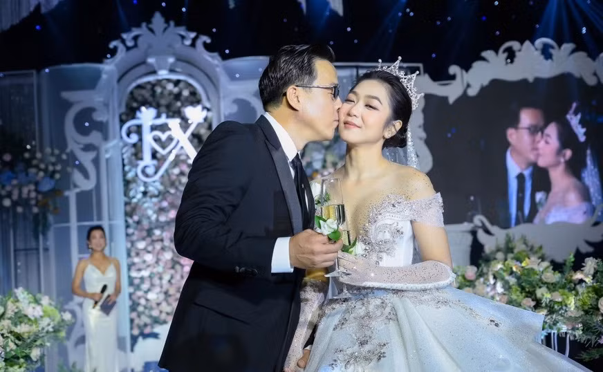 Danh tính bất ngờ của chồng đại gia của Hà Thanh Xuân Danh tinh bat ngo cua chong dai gia cua Ha Thanh Xuan