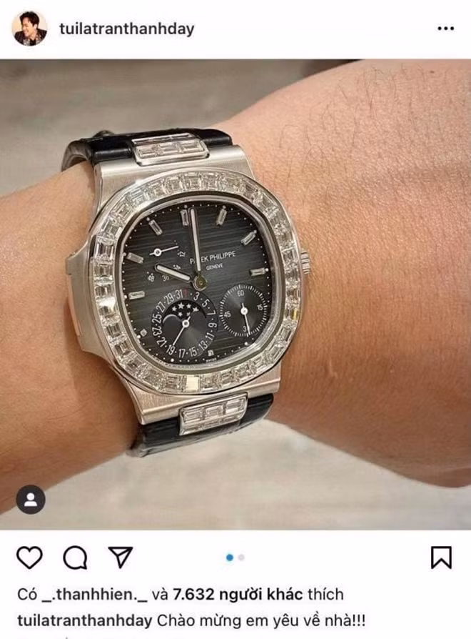 Chiếc đồng hồ đắt nhất Trấn Thành sở hữu là mẫu đồng hồ Patek Philippe Nautilus 5724G nạm kim cương, có giá từ 6-9 tỷ đồng. Ảnh chụp màn hình