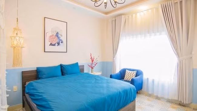 Tôm màu trắng, xanh dương chủ đạo tạo cảm giác mát mẻ. Ảnh: Lao động