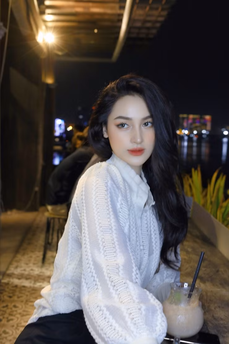 Nhiều người còn so sánh Duyên với "mỹ nhân đẹp nhất Philippines" Marian Rivera.