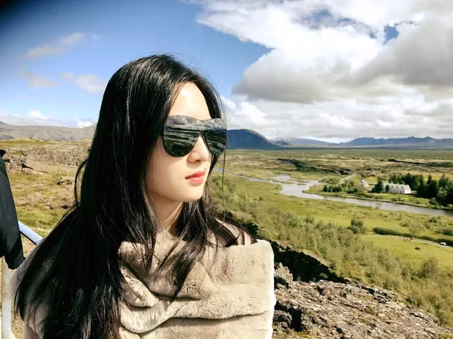 Cũng giống như nhiều rich kid khác, Anh Sa đam mê hàng hiệu. Ảnh: FB Nguyễn Anh Sa