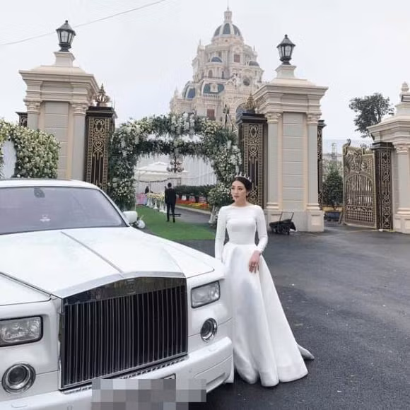 Đây cũng chính là tòa lâu đài nguy nga của "Cô dâu 200 cây vàng" Thu Hương ở xã Phú An, huyện Trực Ninh, tỉnh Nam Định. Ảnh: Công lý &amp; xã hội
