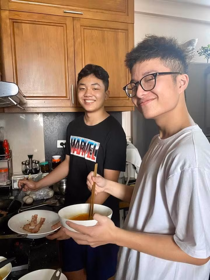 Khu bếp nhỏ MC Thảo Vân và con trai trổ tài nấu nướng. Nguồn ảnh: FBNV