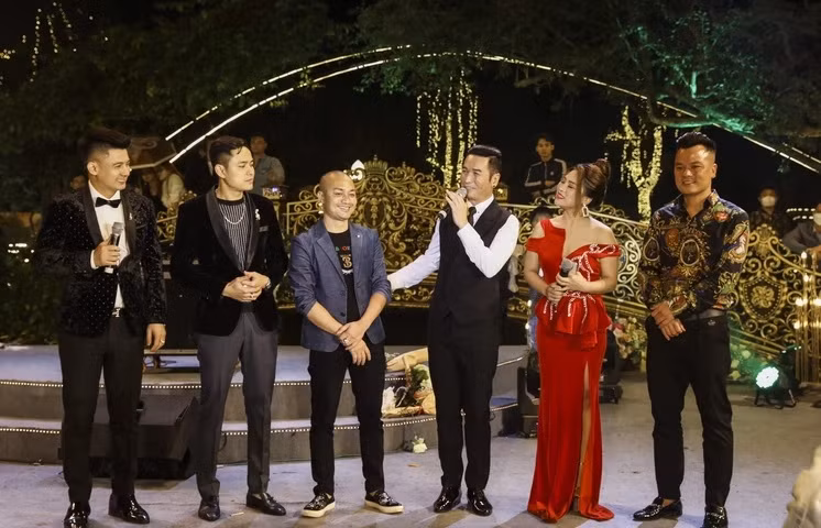 Trải qua nhiều lần thua lỗ, thậm chí có thời điểm trắng tay, anh Chiến vẫn không bỏ cuộc. Khi đã có vốn, anh Chiến tiếp tục mở rộng kinh doanh, tạo công ăn việc làm cho gần 100 công nhân. Ảnh; Dân trí