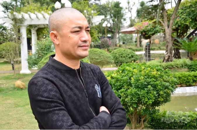 Ít ai biết, anh Chiến trải qua quãng thời gian vất vả, đi lên từ 2 bàn tay trắng để xây dựng được cơ ngơi như hiện nay. Ảnh: Nông nghiệp