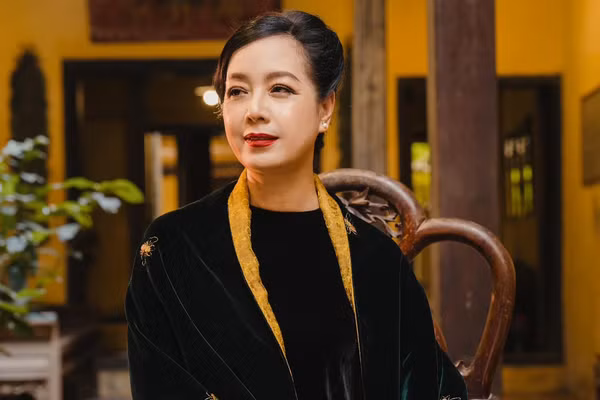 Dù đã ở tuổi U60 nhưng nghệ sĩ Chiều Xuân vẫn giữ được vóc dáng thon gọn hiếm có và được mệnh danh là người đẹp không tuổi của làng giải trí miền Bắc. Ảnh: Vietnamnet