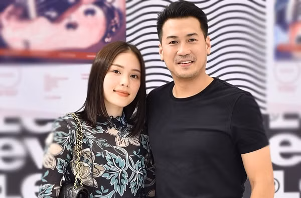 Phillip Nguyễn và Linh Rin công khai tình cảm hồi tháng 10/2019. Trong thời gian yêu, chàng thiếu gia khiến chị em xuýt xoa vì những món quà đắt đỏ dành tặng cho bạn gái. Ảnh: Vietnamnet