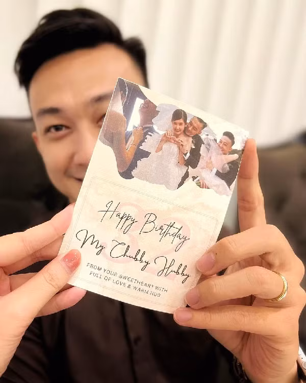 Vừa qua, Hoa hậu Đại Dương Lê Âu Ngân Anh chính thức hé lộ chồng sắp cưới. Đó là BTV điển trai của HTV - Phan Tô Ny. Ảnh: FB Lê Âu Ngân Anh