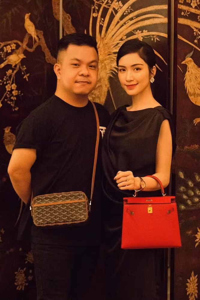 Hòa Minzy cũng là một sao nữ từng mạnh tay chi tiền thưởng Tết hậu hĩnh cho quản lý. Đầu năm 2021, nữ ca sĩ từng khiến netizen trầm trồ khi thưởng cho cộng sự số tiền lên đến 400 triệu đồng. Ảnh: FB Hòa Minzy