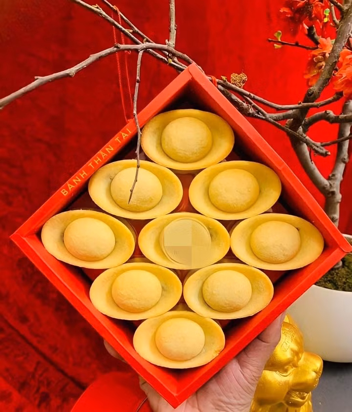 Do ảnh hưởng của dịch COVID-19 nên hầu hết khách đều đặt, chọn mẫu online và nhận hàng tại nhà. Ảnh: VTCNews