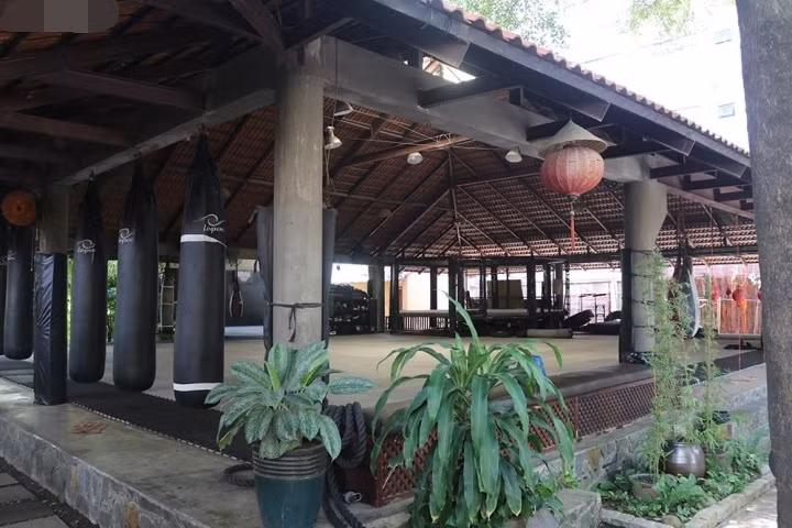 Johnny Trí Nguyễn cho biết, bản thân anh cảm thấy sợ những không gian gò bó, kín cổng cao tường. Ảnh: Vietnamnet
