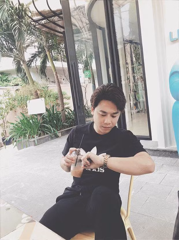 Ngoài ra, bạn trai thiếu gia Hoà Minzy còn được biết tới là tay chơi hàng hiệu có tiếng. Ảnh: FBNV