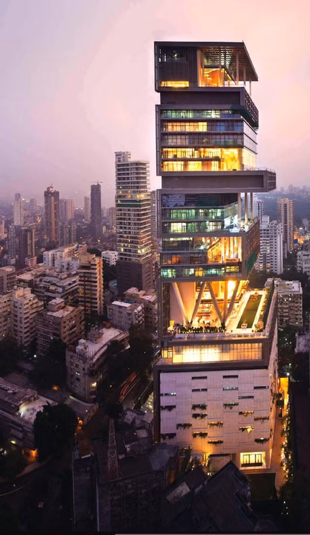 Toà nhà dựng trên khu đất rộng hơn 37.000m2, trên đường Altamount, Mumbai (Ấn Độ), có diện tích mặt sàn lên đến 4532m2.