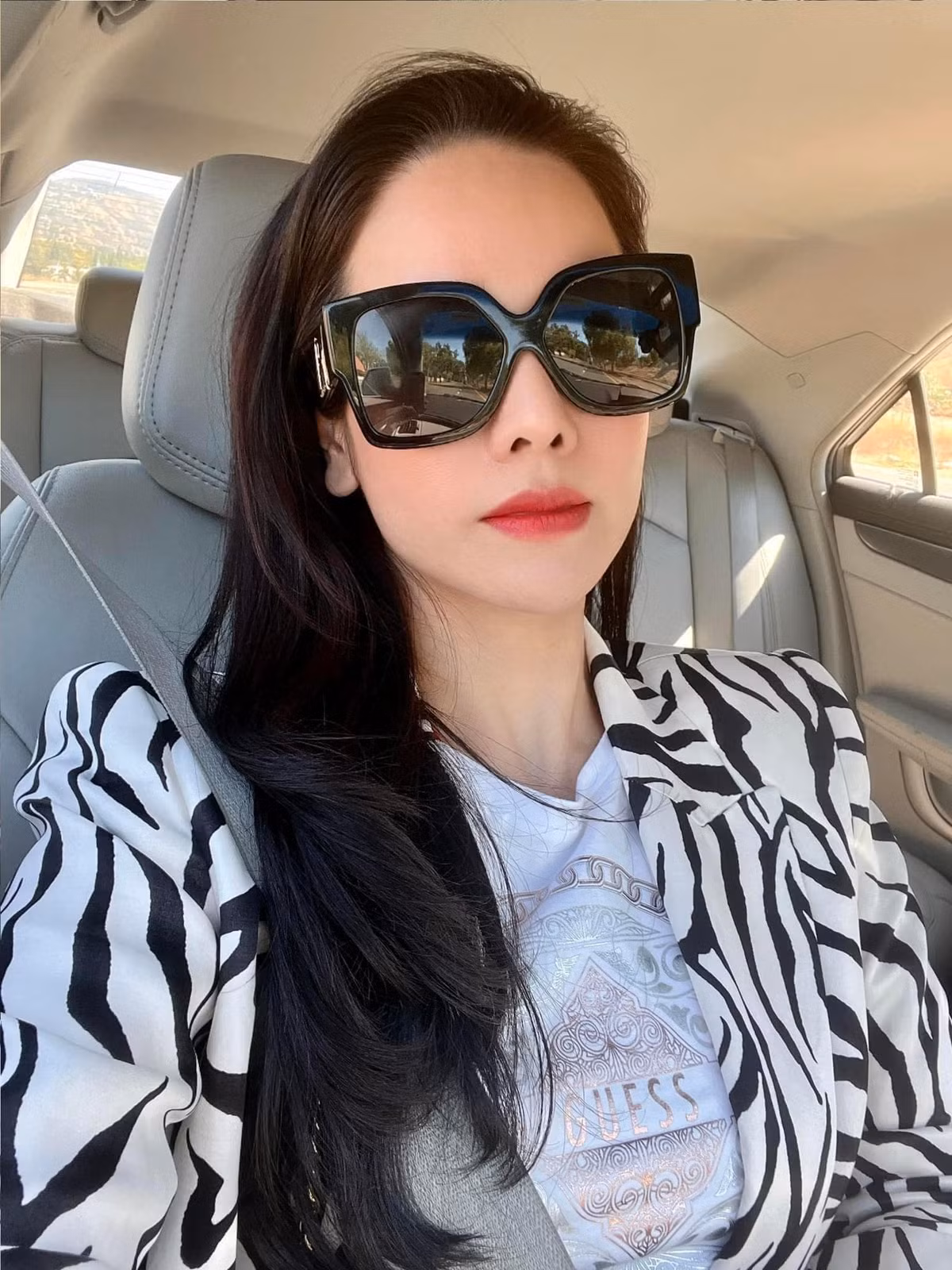 Để sở hữu khối tài sản nói trên, Nhật Kim Anh không chỉ tập trung vào hoạt động nghệ thuật mà còn dành thời gian cho việc kinh doanh. Nữ diễn viên hiện là bà chủ của 2 công ty mỹ phẩm và rất phát triển. Ảnh: FBNV
