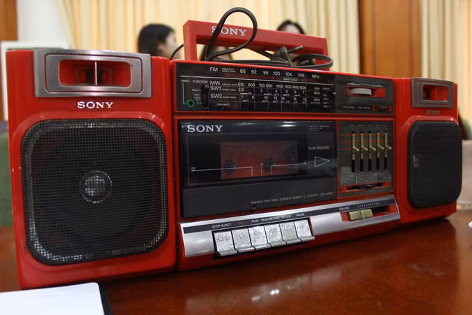 Đài cassette Sony được coi là "hàng hiệu" chỉ có nhà giàu xưa mới đủ tiền mua. Ảnh: Vnexpress