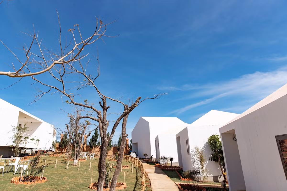 Toàn bộ khuôn viên khu resort của Lý Nhã Kỳ bao gồm 16 căn biệt thự lộng lẫy.
