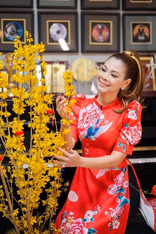 Thanh Thảo muốn trang hoàng nhà cửa đón xuân thật sớm vì sợ cận Tết sẽ bận rộn với lịch diễn.