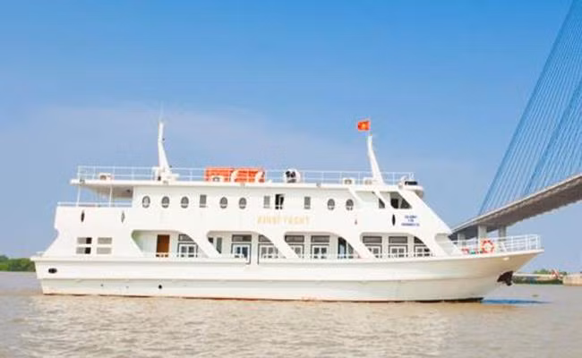Tại Nha Trang, đại gia Bùi Nguyễn Thế Vinh - giám đốc Công ty TNHH Hải Âu cũng sắm cho mình một chiếc King Yatch trị giá 10 tỷ đồng. Ảnh: Dân Việt