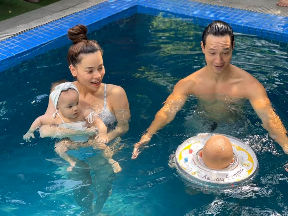 Bên trong căn biệt thự còn có cả bể bơi để cả gia đình thư giãn, vui chơi. Ảnh: FBNV