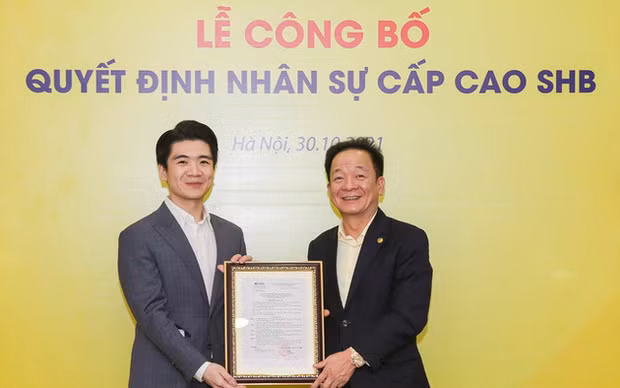 Đỗ Quang Vinh (SN 1989) là con trai lớn của ông Đỗ Quang Hiển. Tháng 10/2021, chàng thiếu gia này chính thức được bổ nhiệm làm Phó Tổng Giám đốc SHB. Ảnh: SHB