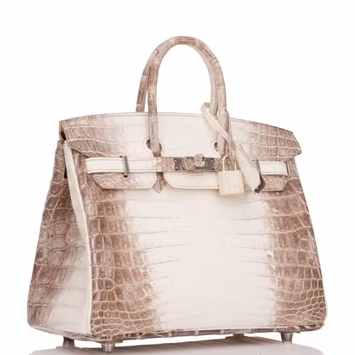Là thương hiệu thời trang nổi tiếng lâu đời tại Pháp, Hermès chuyên kinh doanh các sản phẩm thủ công bao gồm túi xách, phụ kiện, trang phục dành cho giới quý tộc châu Âu.