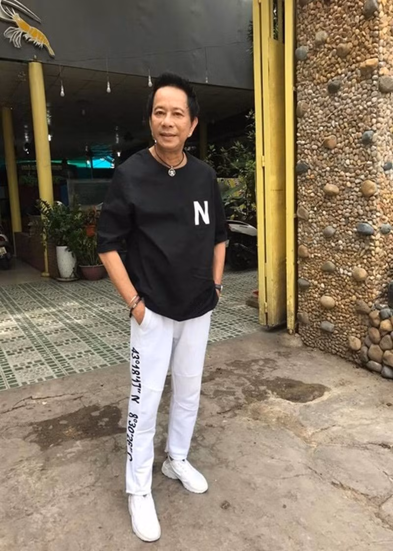 Ngoài đi diễn, Bảo Chung còn mở thêm nhà hàng để kinh doanh.