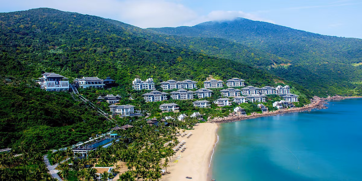 Đây là 1 trong 5 khu resort, khách sạn đẳng cấp nhất tại Việt Nam. InterContinental Đà Nẵng Sun Peninsula hiện hữu tuyệt đẹp trên bãi Bắc, địa thế tựa lưng vào bán đảo Sơn Trà. Ảnh: IHG