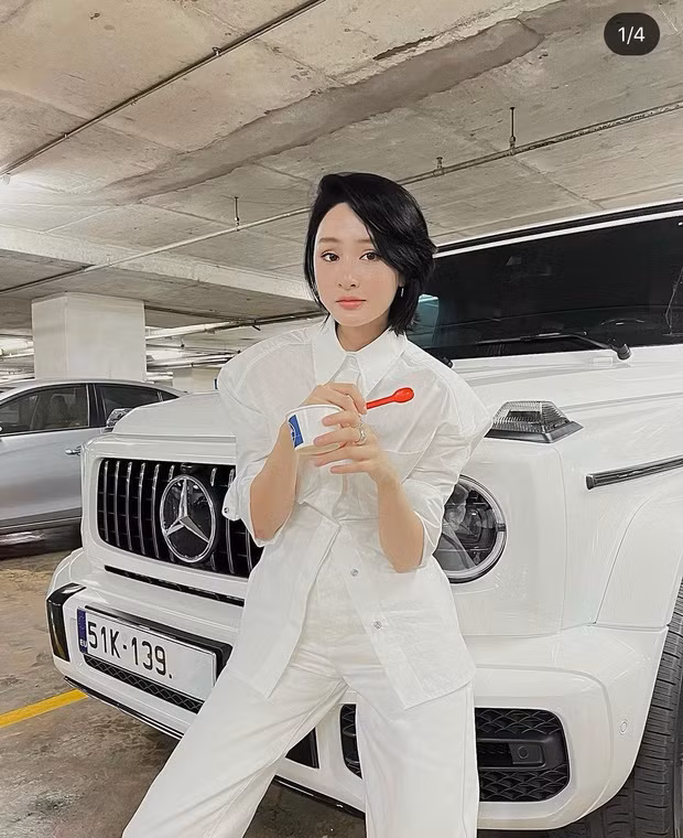 Cách đây không lâu, nữ ca sĩ gây sốt khi vừa "chốt đơn" chiếc xế hộp trị giá sương sương hơn 13 tỷ. Ảnh: FBNV