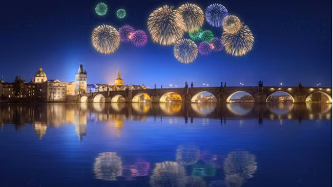 Praha, Cộng hòa Séc: Prague là một điểm đến tuyệt đẹp để chứng kiến một trong những màn pháo hoa đẹp nhất từ quảng trường Wenceslas và quảng trường Phố Cổ.