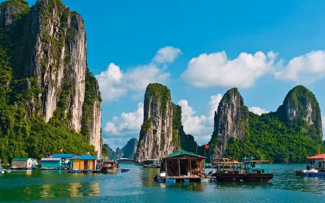 Do xo dat tour du lich dip 30/4, khach san tang gia van kin cho-Hinh-2
