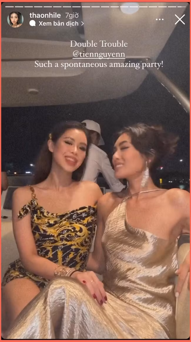 Đêm giao thừa luôn là dịp ái nữ nhà doanh nhân Johnathan Hạnh Nguyễn hội ngộ bạn bè. Đón năm mới 2022, Tiên Nguyễn và nhóm bạn rich kid hẹn nhau trên du thuyền sông Sài Gòn. Ảnh: Instagram