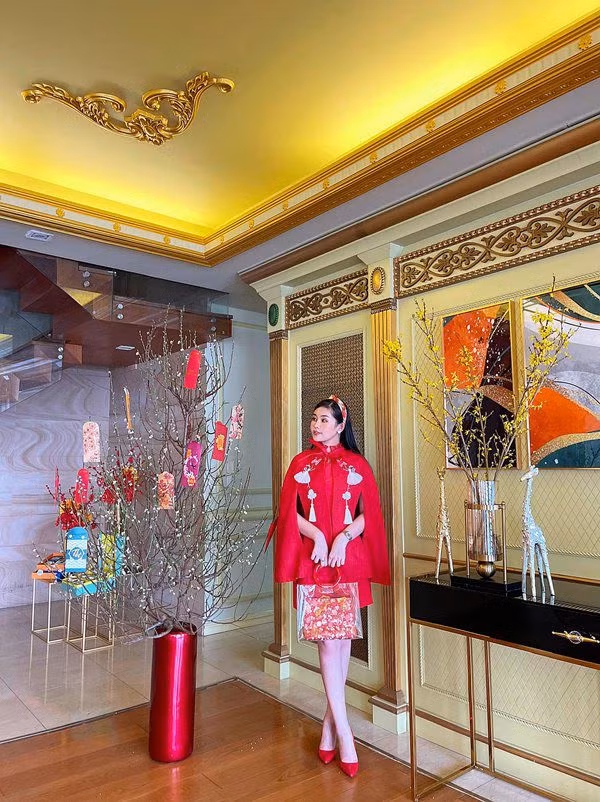 Tiểu thư nhà giàu Lê Ngâu Ngân Anh đón Tết cùng gia đình trong căn biệt thự xa hoa như cung điện. Ảnh: FBNV