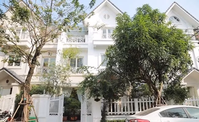 Trong đó, nổi bật nhất là căn biệt thự 20 tỷ ở Hà Nội. Ảnh: FB Quang Hà