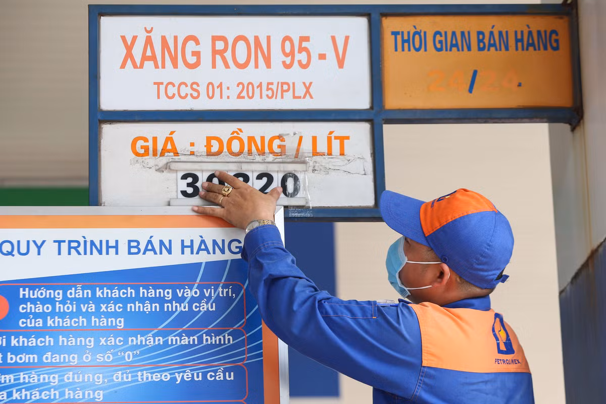 Gia xang Viet Nam dang o dau so voi the gioi?