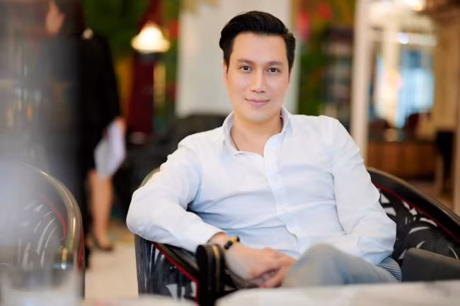 Ngoai biet thu 2 mat tien, Viet Anh con so huu nha tu Nam ra Bac